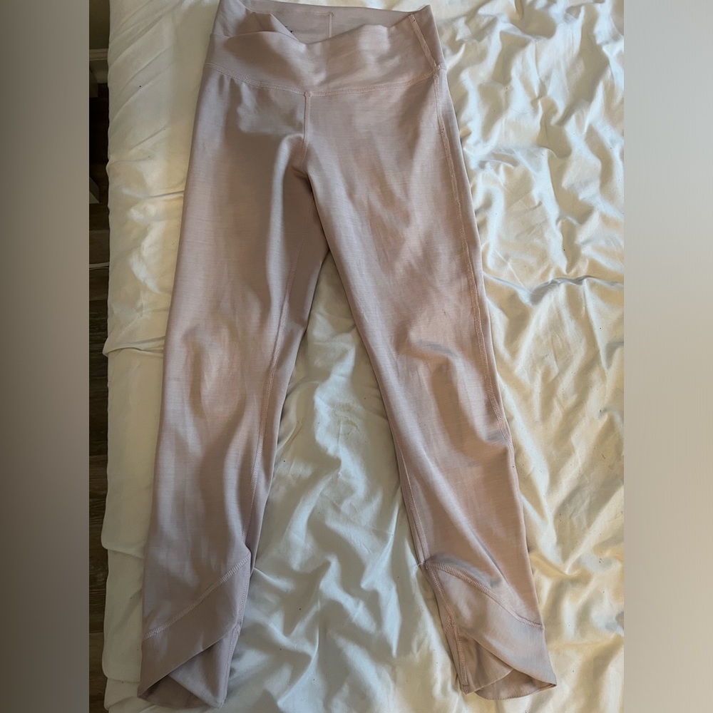 Light pink Nike leggings